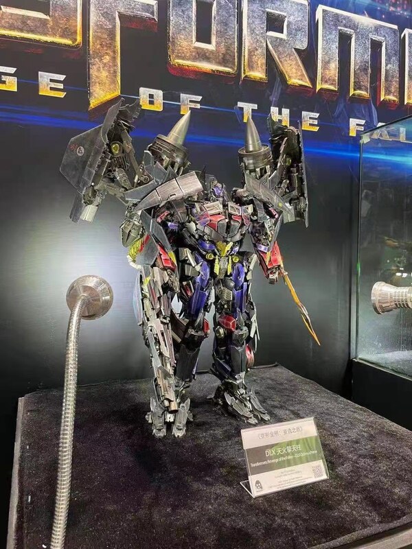 WonderFest 2021 - threezero DLX ROTF Jetfire and Optimus Prime